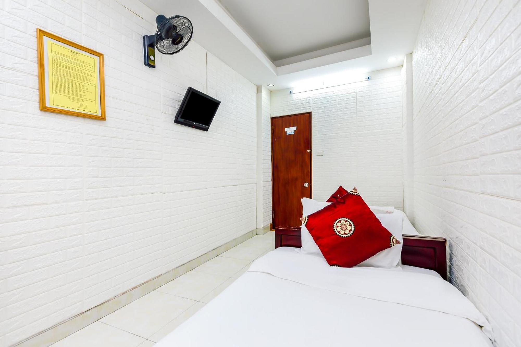 Oyo 604 Queen Hotel Spot-On Ханой Екстер'єр фото
